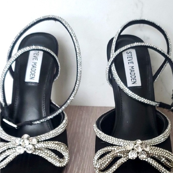 Steve Madden Viable Black Heels with Silver Embellishments Size 7 - Picture 1 of 1